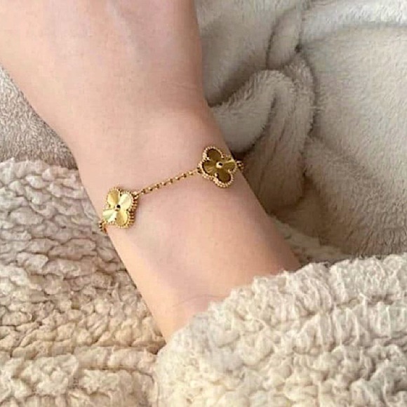 Rose Gold Four Leaf Clover Luxury Bracelet - Picture 5 of 7